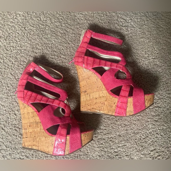 Bebe Pink/Coral/Salmon Platform Wedge Sandals Size 8 Croc Embossed Strappy Heels - Picture 6 of 14